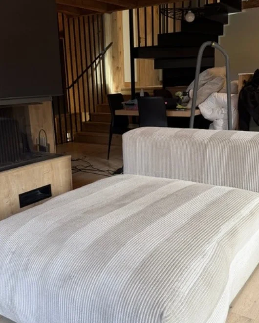 Après nettoyage : pouf de canapé dans un chalet à Valloire