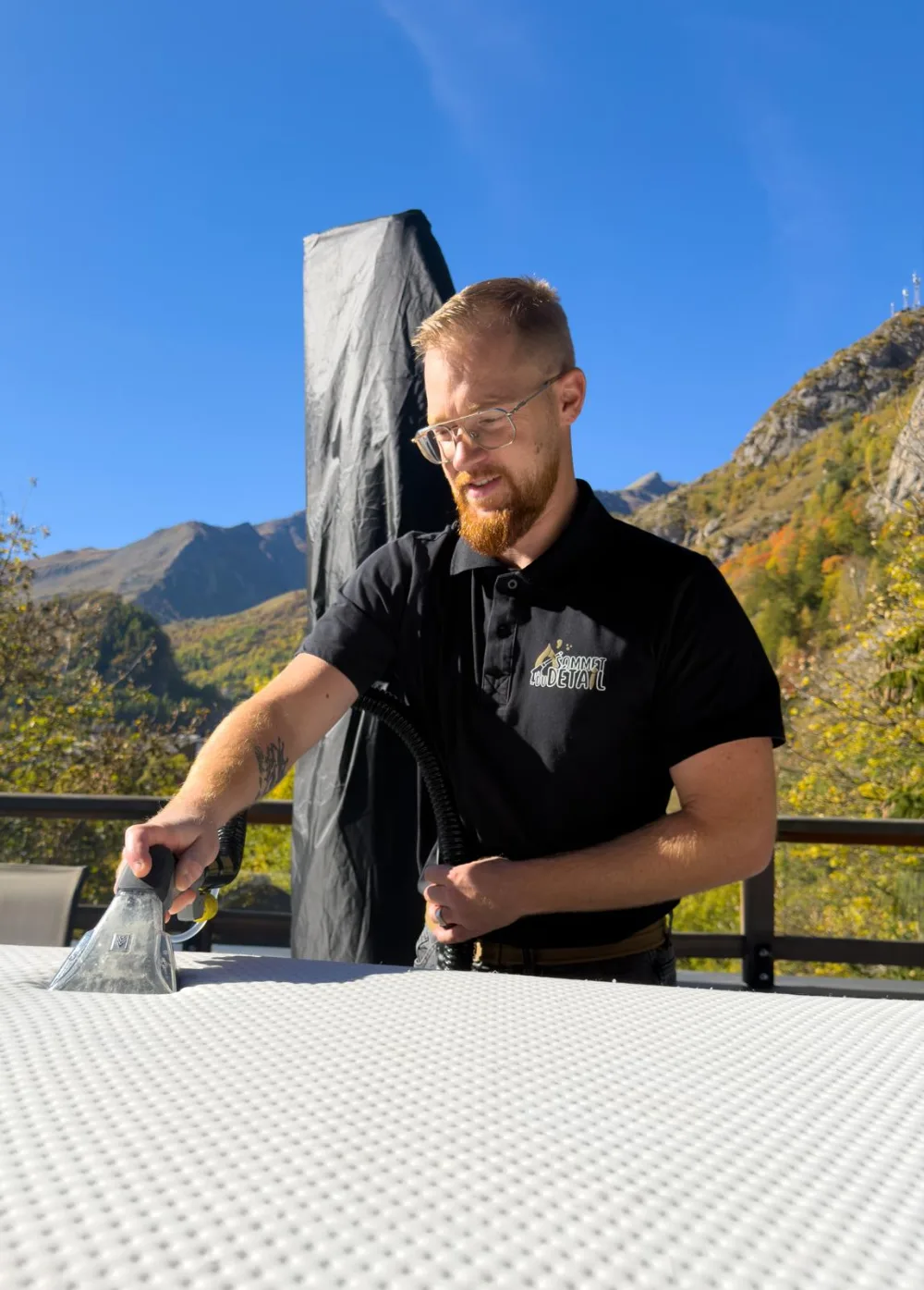 Nettoyage de matelas en terrasse à Valloire par O’Sommet du Détail